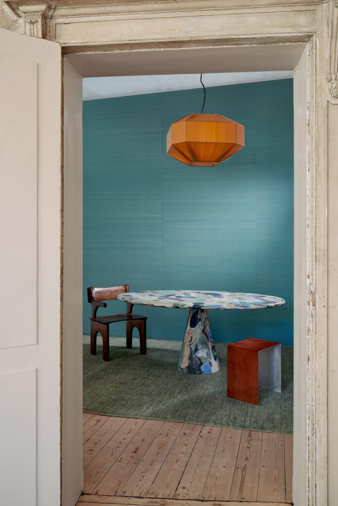 Arte Le couturier Papillon behang in kleur Turquoise (58551) - Interieur impressie