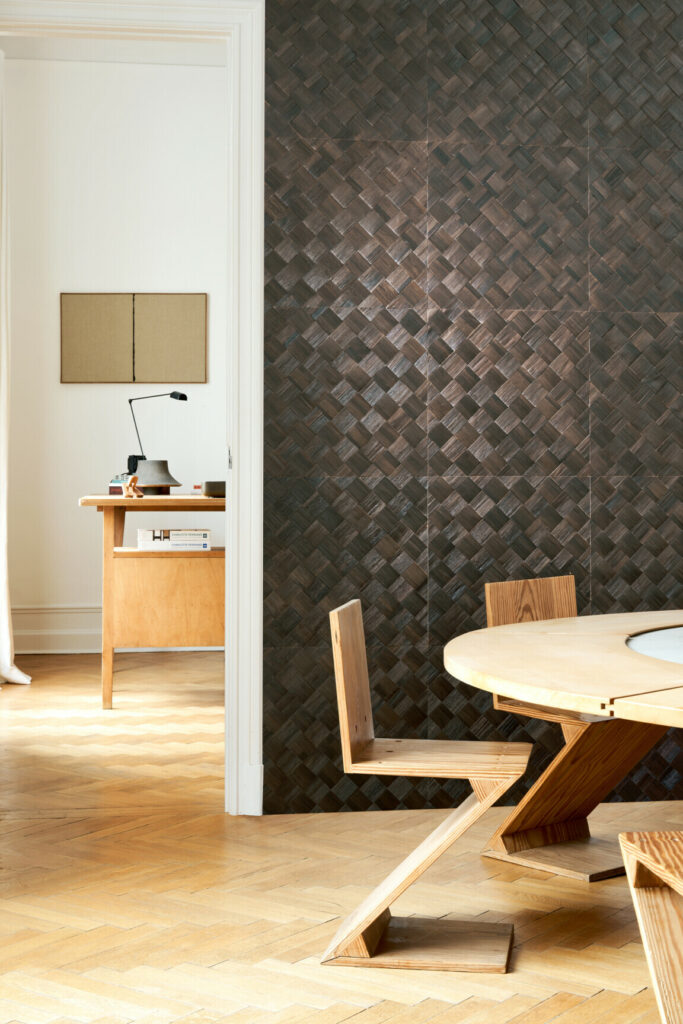 Arte Les forets Tinto behang in kleur Chocolate (48001) - Interieur impressie