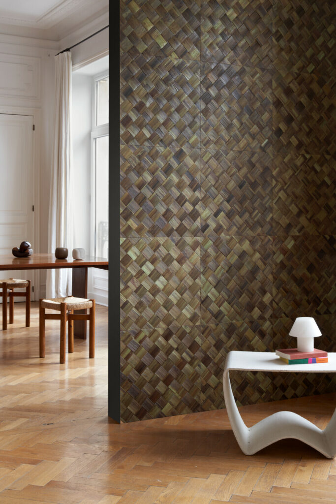 Arte Les forets Tinto behang in kleur Moss (48002) - Interieur impressie