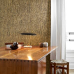Arte Les forets Tresse behang in kleur Straw (48053) - Interieur impressie