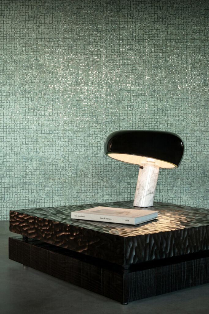 Arte Les thermes Mosaico behang in kleur Teal (70511) - Interieur impressie
