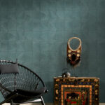 Arte Manila Atlas behang in kleur Petrol (64530) - Interieur impressie