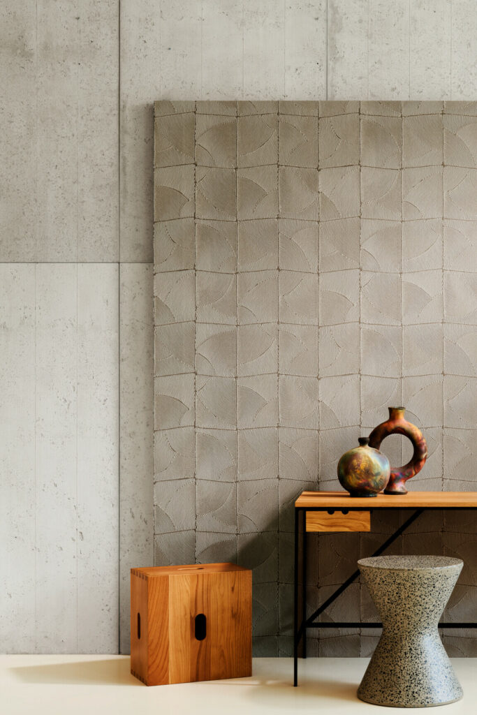 Arte Manila Atlas behang in kleur Ash (64533) - Interieur impressie