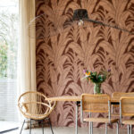 Arte Manila Botanic behang in kleur Rust (64502) - Interieur impressie
