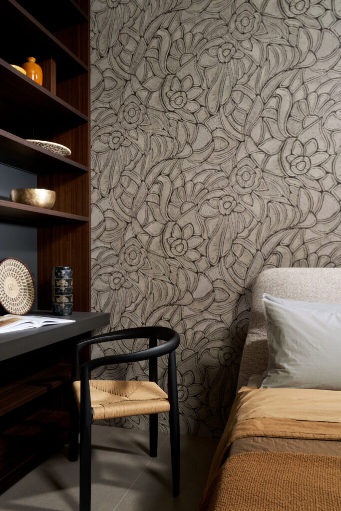 Arte Manila Flore behang in kleur Onyx (64544) - Interieur impressie