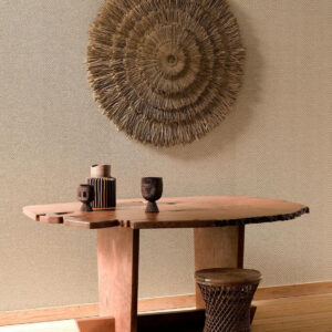 Arte Marquesa Atuona behang in kleur Biscuit (31721) - Interieur impressie