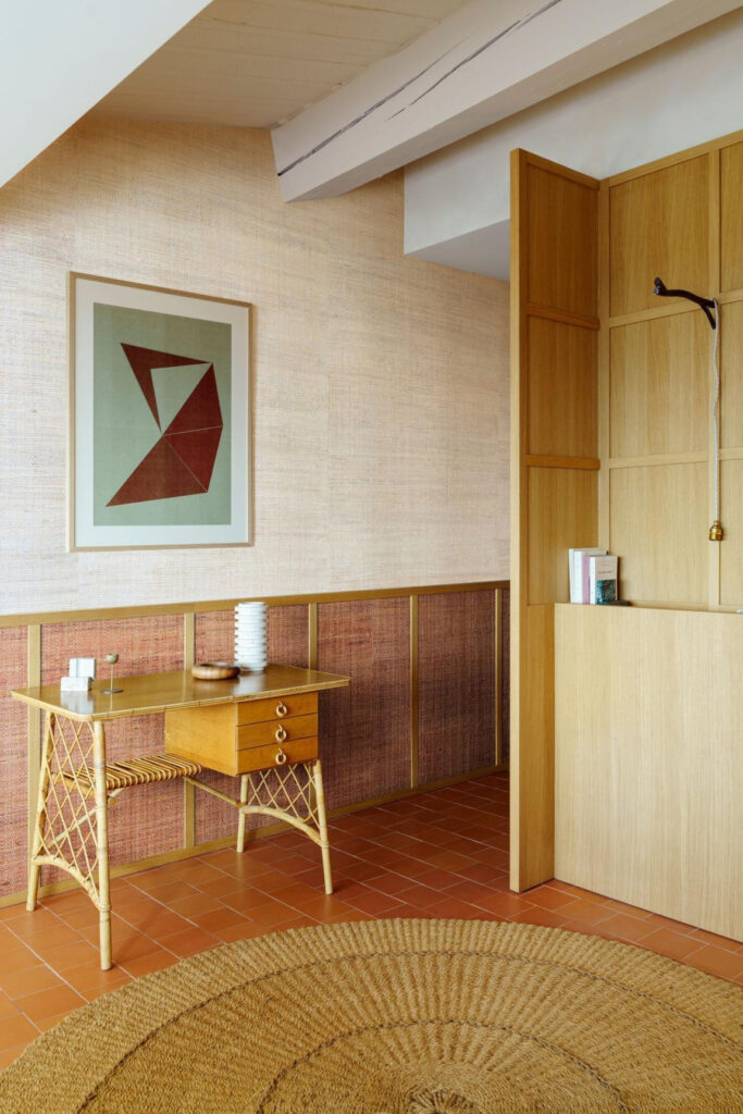 Arte Melaky Tana behang in kleur Brick (40746) - Interieur impressie