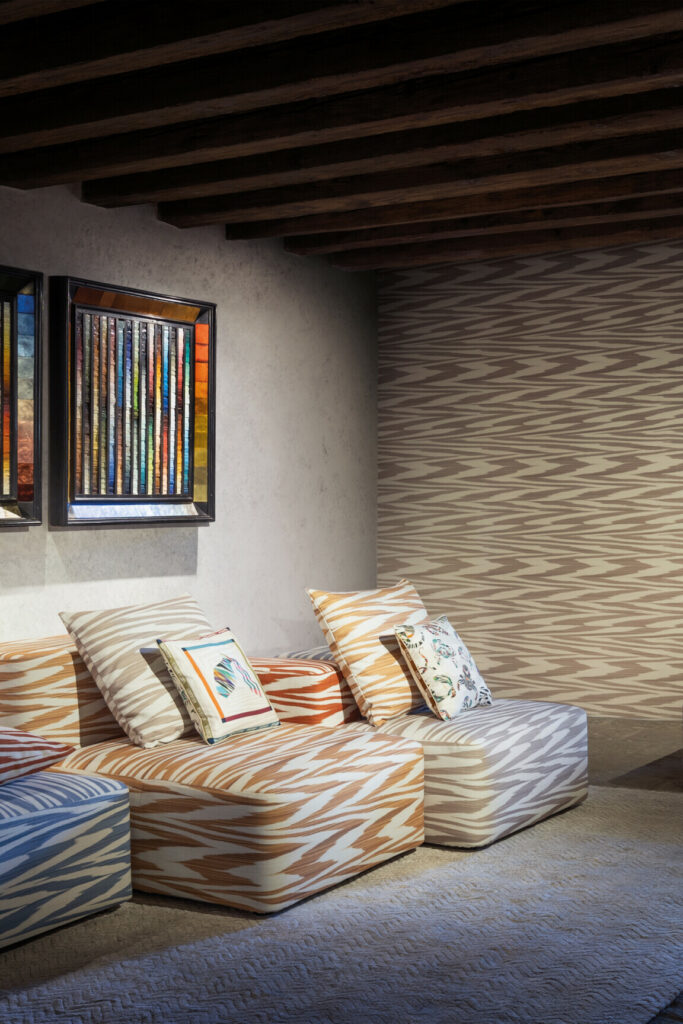 Missoni home wallcoverings 04 Flamed zigzag behang in kleur 10342 (10342) - Interieur impressie