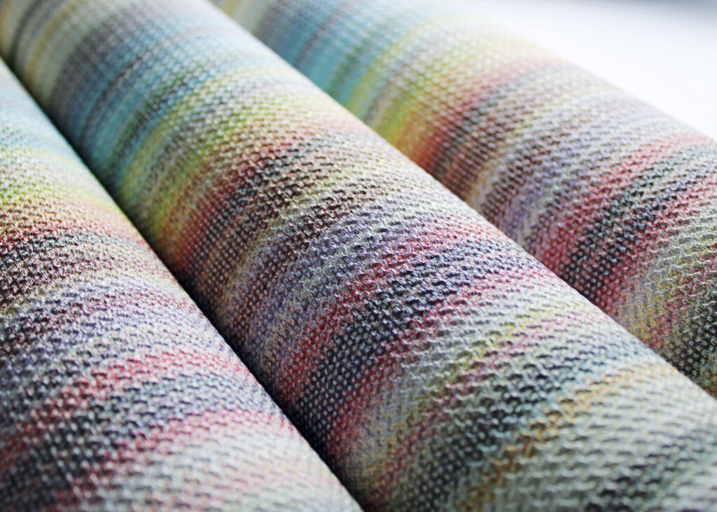 Missoni-home-wallcoverings-04 Striped Sunset behang (10395) - Sfeerbeeld