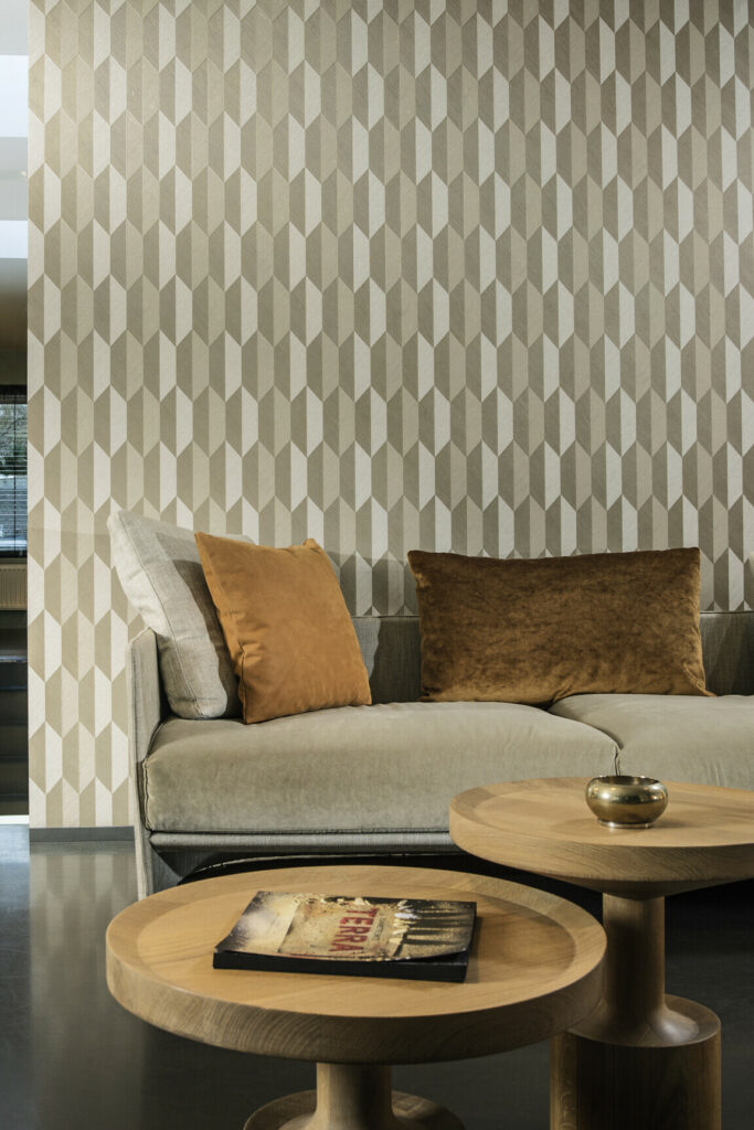 Arte Monsoon 20 Arrow behang in kleur Honey (26520A) - Interieur impressie