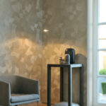 Arte Monsoon 20 Facet behang in kleur Golden Sand (75301A) - Interieur impressie