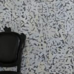 Moooi wallcovering extinct animals Armoured boar behang in kleur Black & White (MO2111) - Interieur impressie
