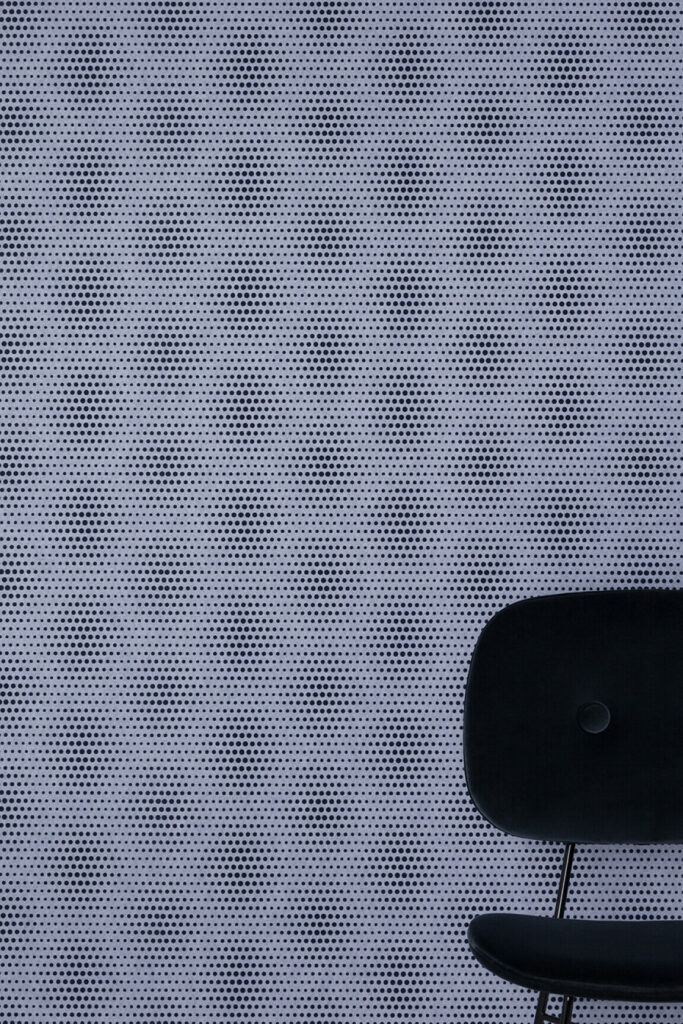 Moooi wallcovering extinct animals Blooming seadragon behang in kleur Sky (MO2025) - Interieur impressie