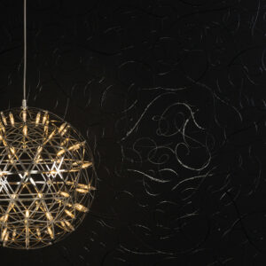 Moooi wallcovering extinct animals Calligraphy bird behang in kleur Midnight (MO2011) - Interieur impressie