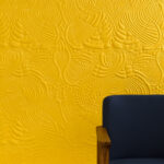 Moooi wallcovering extinct animals Dodo pavone behang in kleur Yolk (MO2093) - Interieur impressie
