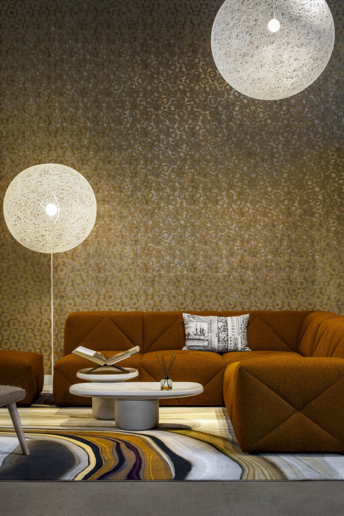 Moooi wallcovering extinct animals Umbrella squid behang in kleur Gold (MO2062) - Interieur impressie