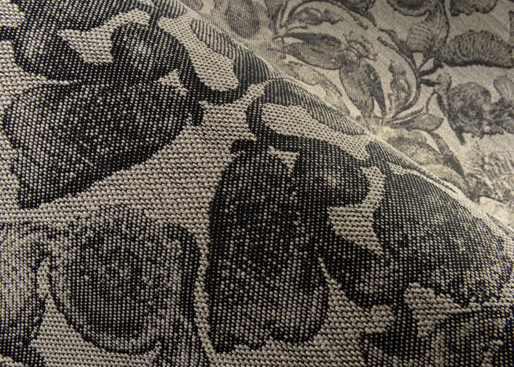 Moooi wallcovering green house Coccinella bella jacquard behang (MO5002) - Sfeerbeeld