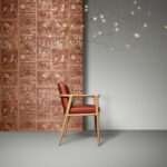 Moooi wallcovering memento moooi Golden tiger behang in kleur Jarrah (MO4041) - Interieur impressie