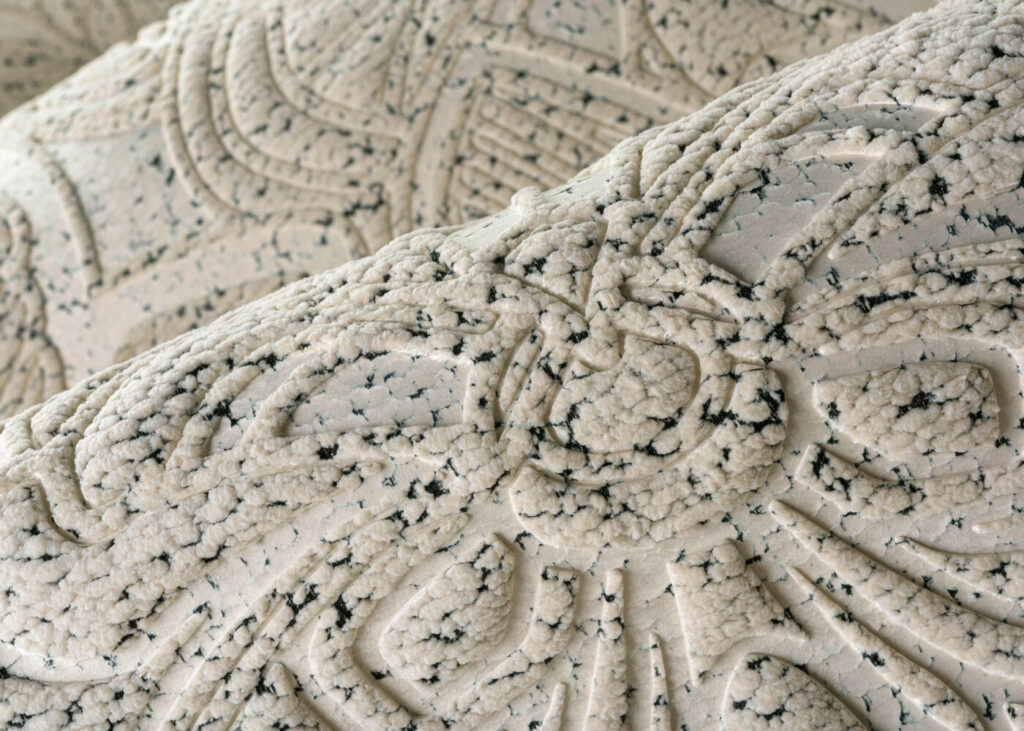 Moooi wallcovering memento moooi Mimic moth behang (MO4003) - Sfeerbeeld