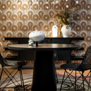 Moooi wallcovering memento moooi Queen cobra behang in kleur Powder (MO4011) - Interieur impressie