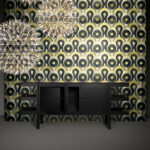 Moooi wallcovering memento moooi Queen cobra behang in kleur Peridot (MO4012) - Interieur impressie