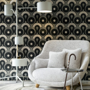 Moooi wallcovering memento moooi Queen cobra behang in kleur Smoke (MO4010) - Interieur impressie