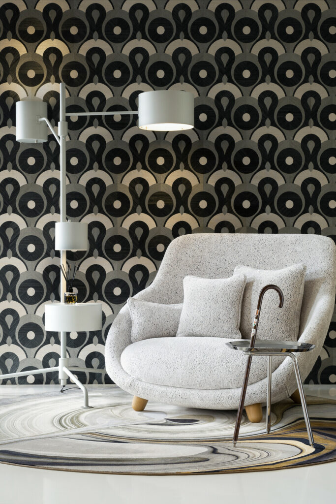 Moooi wallcovering memento moooi Queen cobra behang in kleur Smoke (MO4010) - Interieur impressie