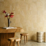 Arte Prismatic Refraction behang in kleur Marigold (52463) - Interieur impressie