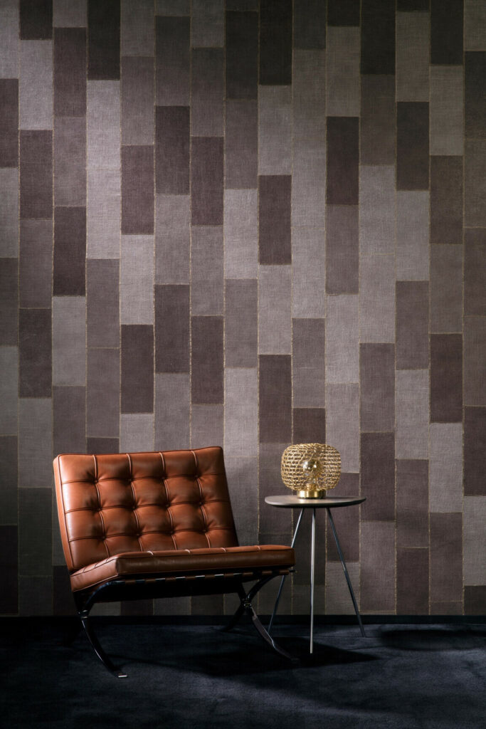 Arte Revera Align behang in kleur Aubergine (47502) - Interieur impressie