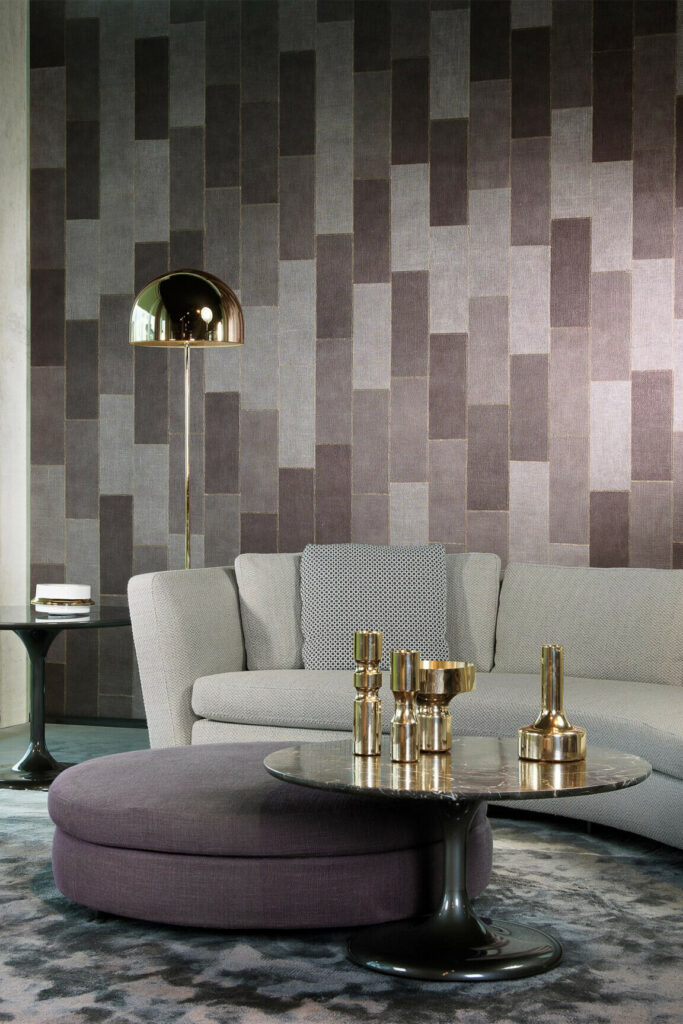 Arte Revera Align behang in kleur Aubergine (47502) - Interieur impressie