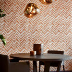 Arte Revera Cadance behang in kleur Fire Orange (47551) - Interieur impressie