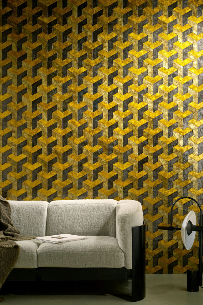 Arte Samal Helix behang in kleur Inca Gold (33721) - Interieur impressie