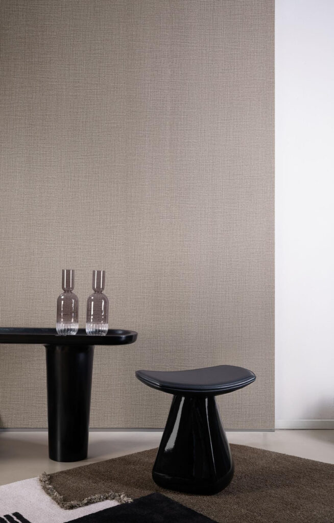 Arte Textura ignis Lana behang in kleur Espresso (63508A) - Interieur impressie