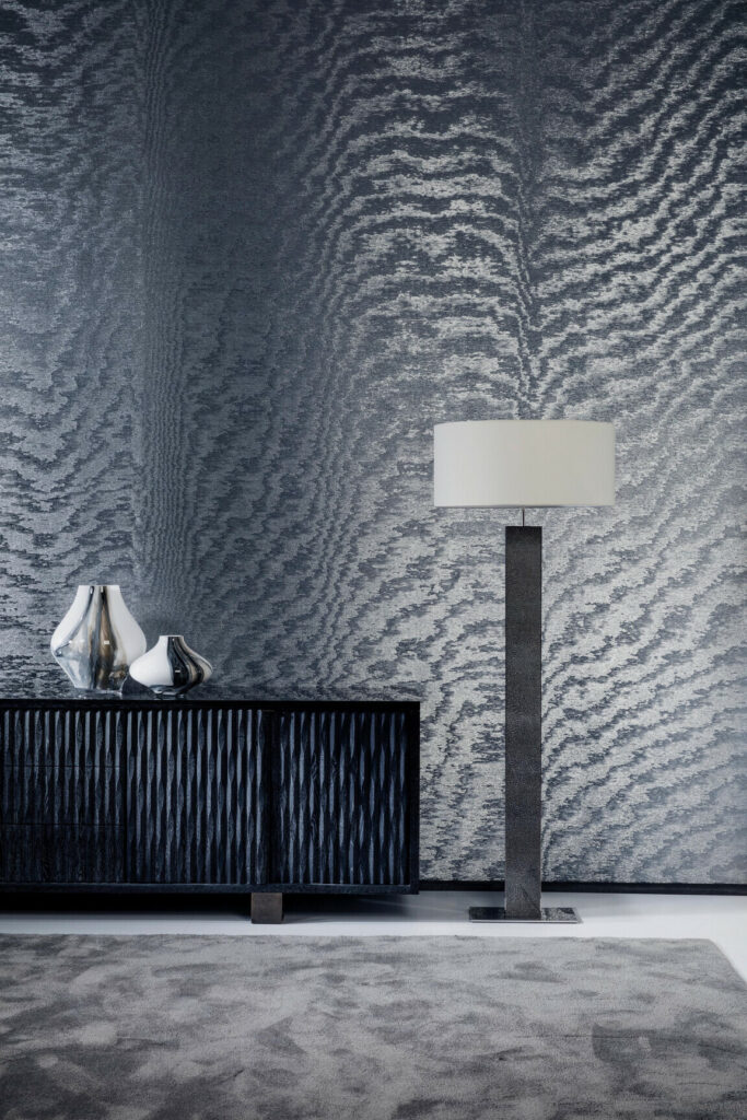 Arte Vertigo Moire behang in kleur 15003 (15003) - Interieur impressie