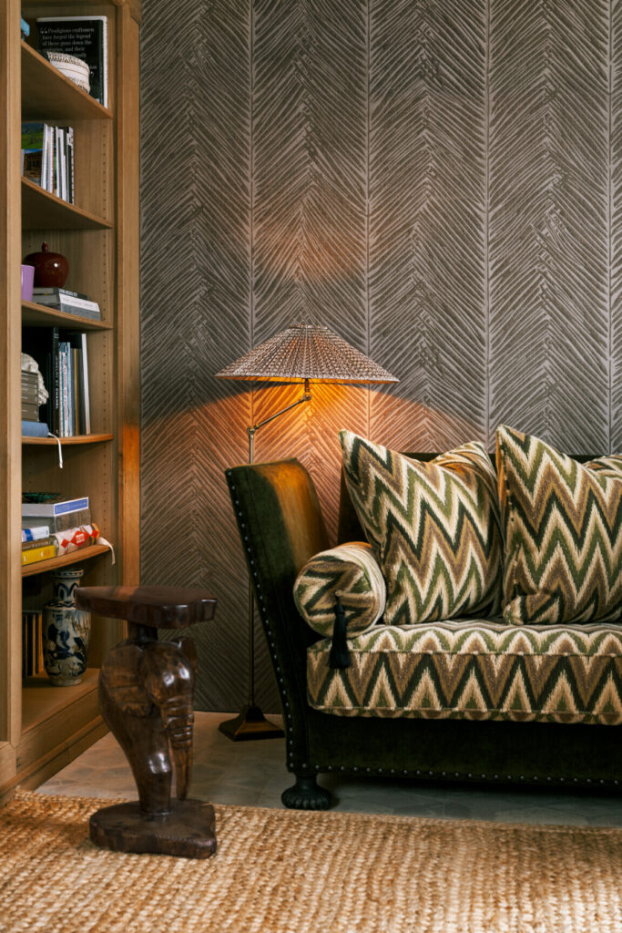 Arte Yala Palma behang in kleur Bark (43032) - Interieur impressie