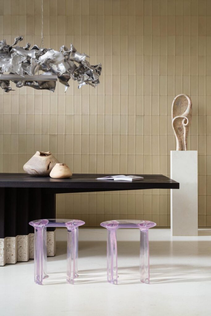 Arte Corium Paladin behang in kleur Aged Cedar (27451) - Interieur impressie