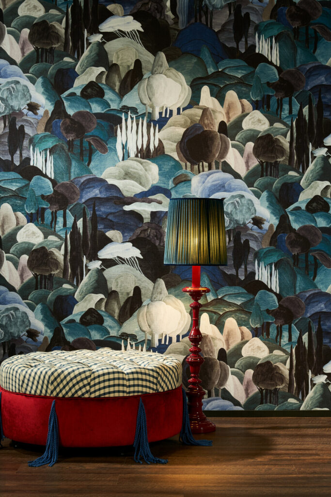 Arte Decors panoramiques Allombra dei cipressi behang in kleur Midnight Dream (97502) - Interieur impressie