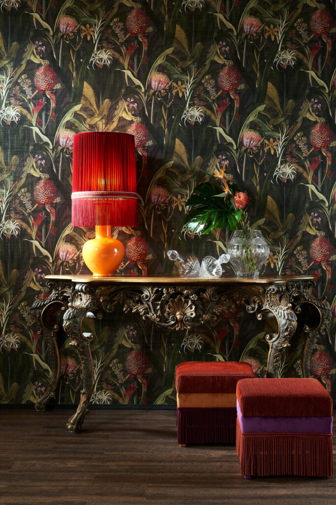 Arte Decors panoramiques Blooming pineapple behang in kleur Cardinal (97601) - Interieur impressie