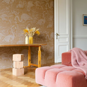 Arte Decors panoramiques Flamencos andinos behang in kleur Marigold (97612) - Interieur impressie