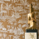 Arte Decors panoramiques Mythologie grecque behang in kleur Marigold (97621) - Interieur impressie