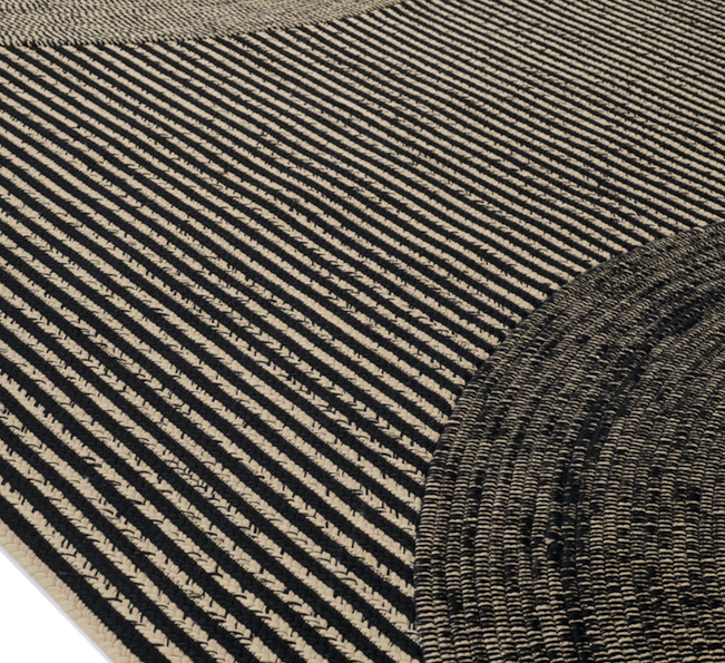 Detail product weergave van langwerpig zwart outdoor vloerkleed met halve cirkels : Elitis-Holiday-Black TA-116-82-04PP