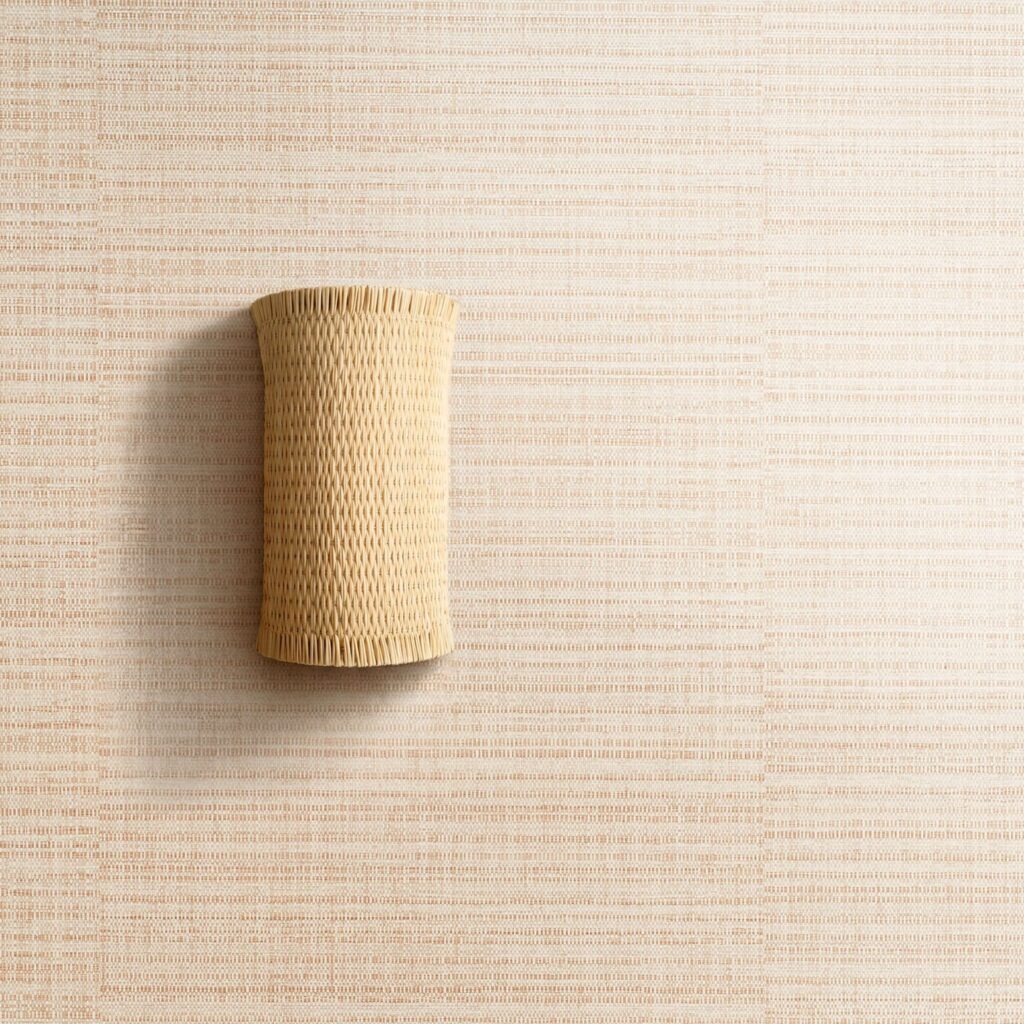 woonkamer muur met Elitis behang raffia, beige natuurbehang