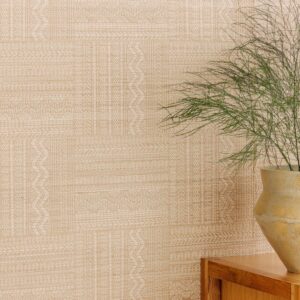 Muur met behang met een geborduurd blokpatroon in beige: Elitis Origine Shibui RM 1124-02
