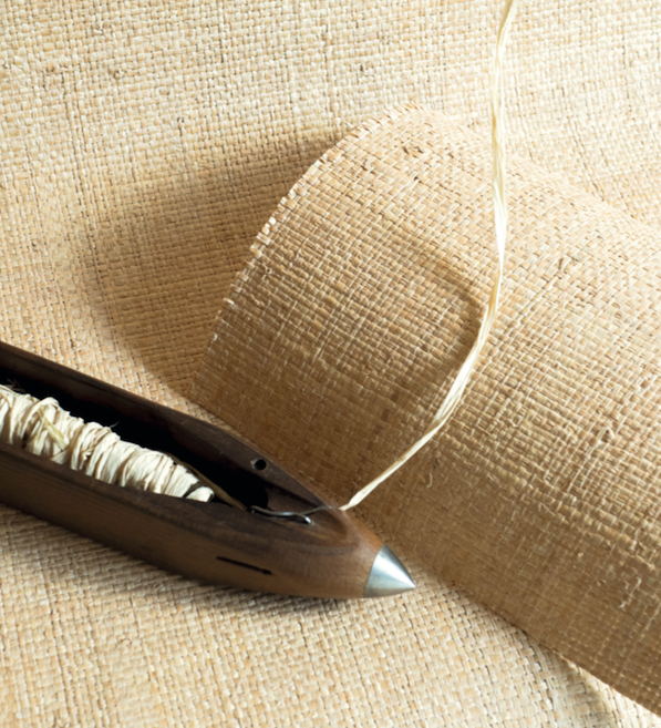 Detail van het beige raffia behang Elitis Cesteria RM 1017-03