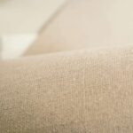 Detail van het linnen behang Elitis Origine Innocent in linnen kleur