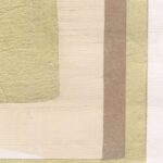 Zijdebehang Pamir Amara RM 1128-50 met een goudkleurig blokpatroon