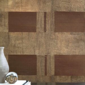 Muur met Zijdebehang Pamir Tashkent RM 1129-03 met een bruin blokpatroon