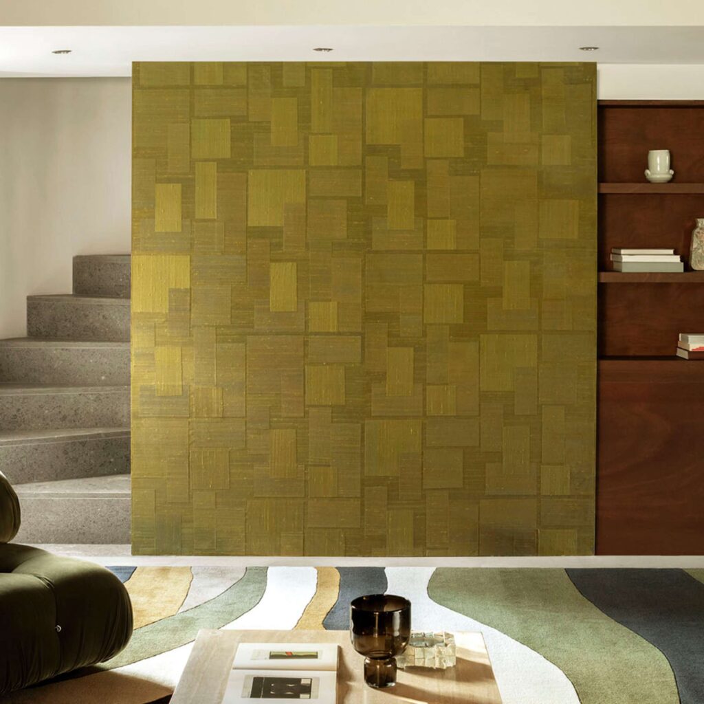 Muur met Goud zijdebehang met een 3D blokpatroon Van Elitis Pamir Transgression