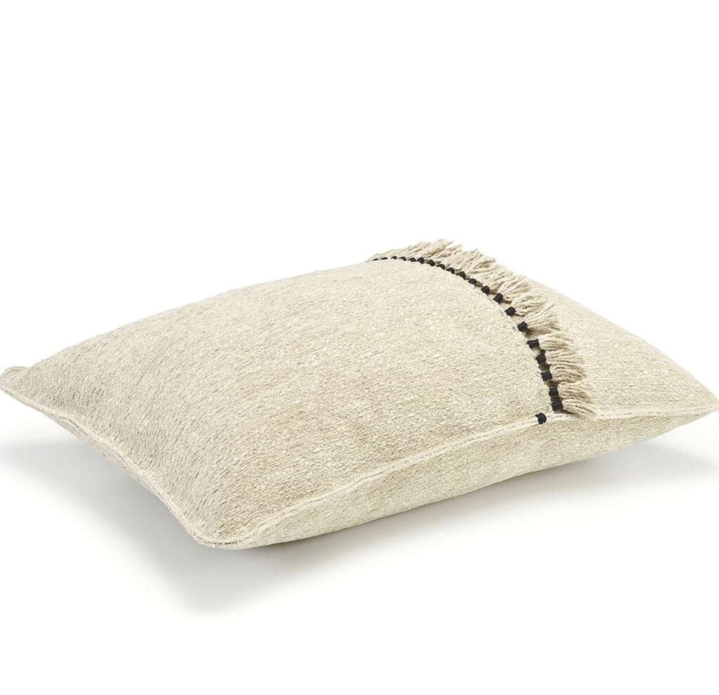 Creme sierkussen Elitis happy-co-270-02-02 met passement