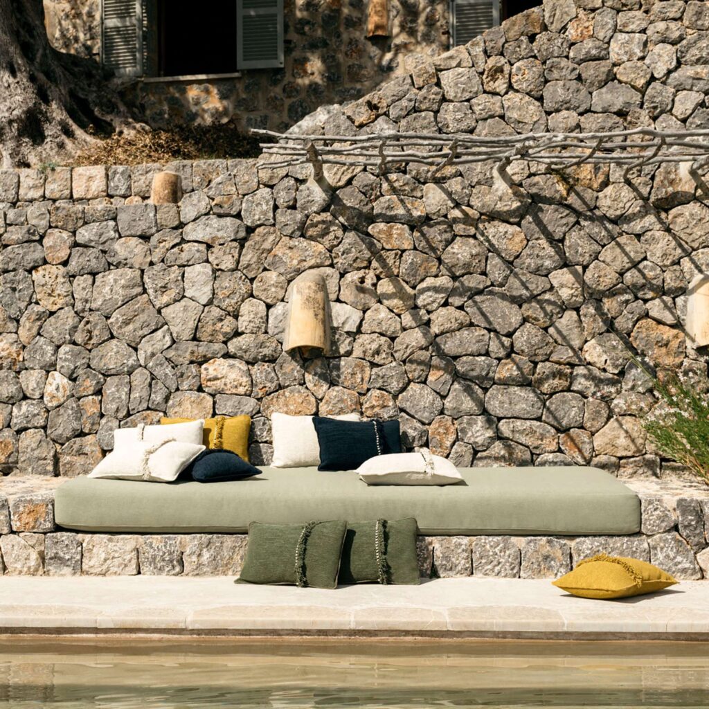 Sfeer weergave van sierkussens Elitis happy-co-270-02-02 met passement